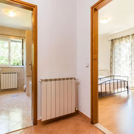 Robertino Villa *